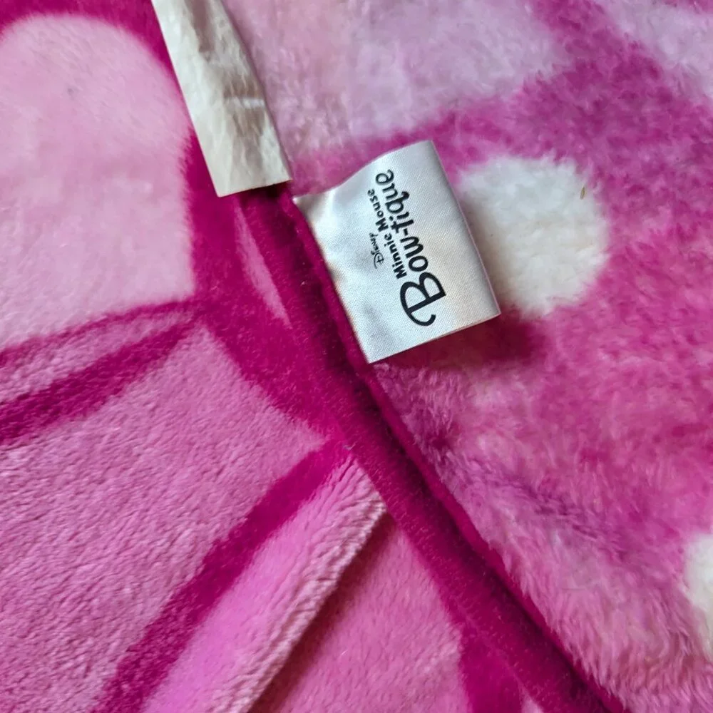 Disney Minnie Mouse Bowtique Pink Soft Fleece Throw Blanket 58